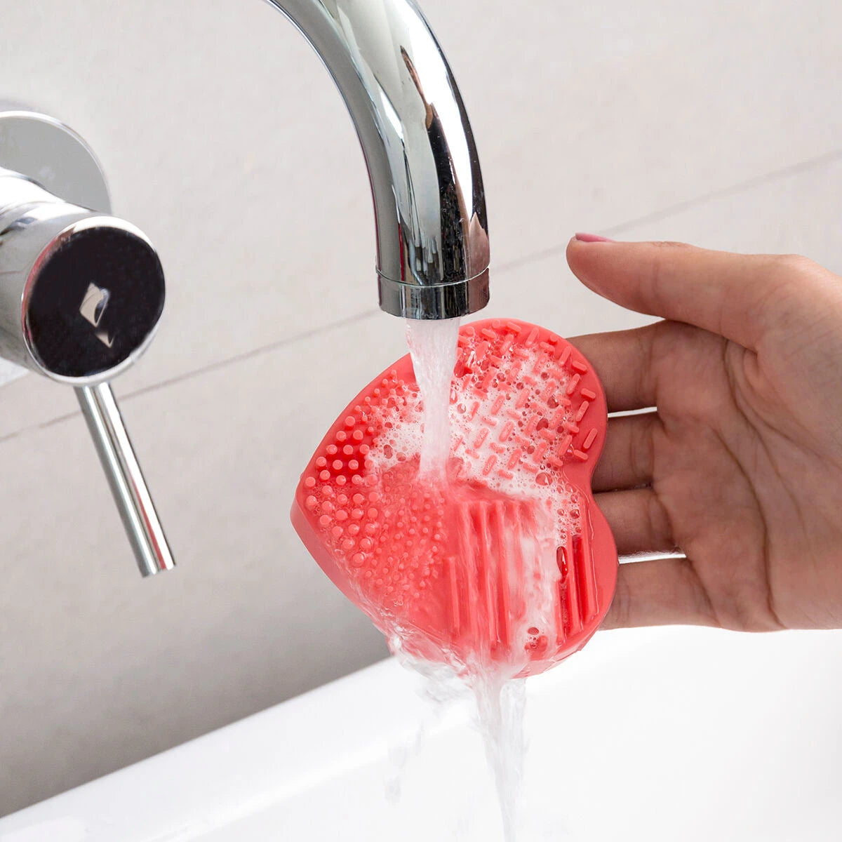 Make-up Brush Cleaner Heart InnovaGoods product packaging