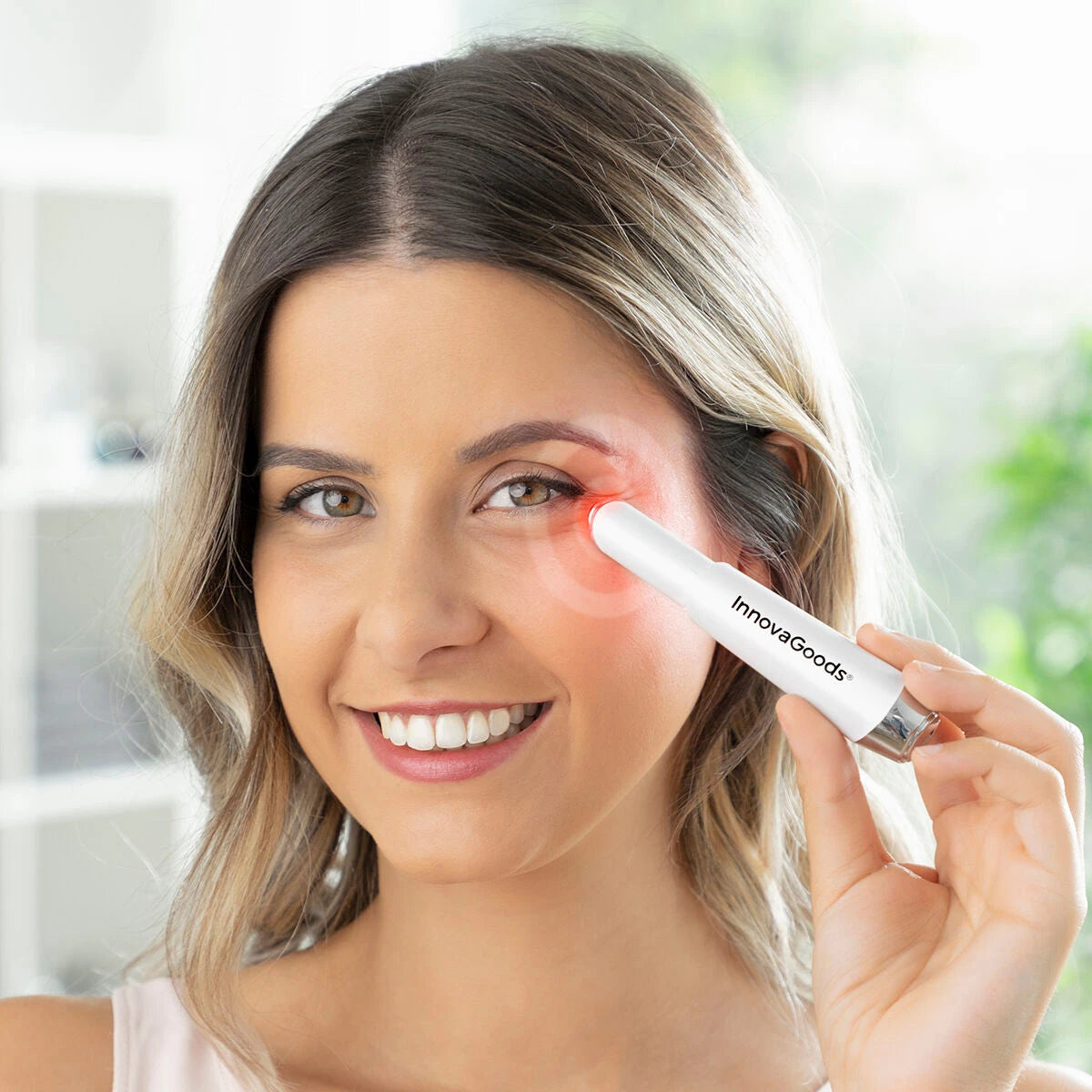 Anti-ageing Eye Massager with Phototherapy, Thermotherapy and Vibration Therey InnovaGoods product packaging