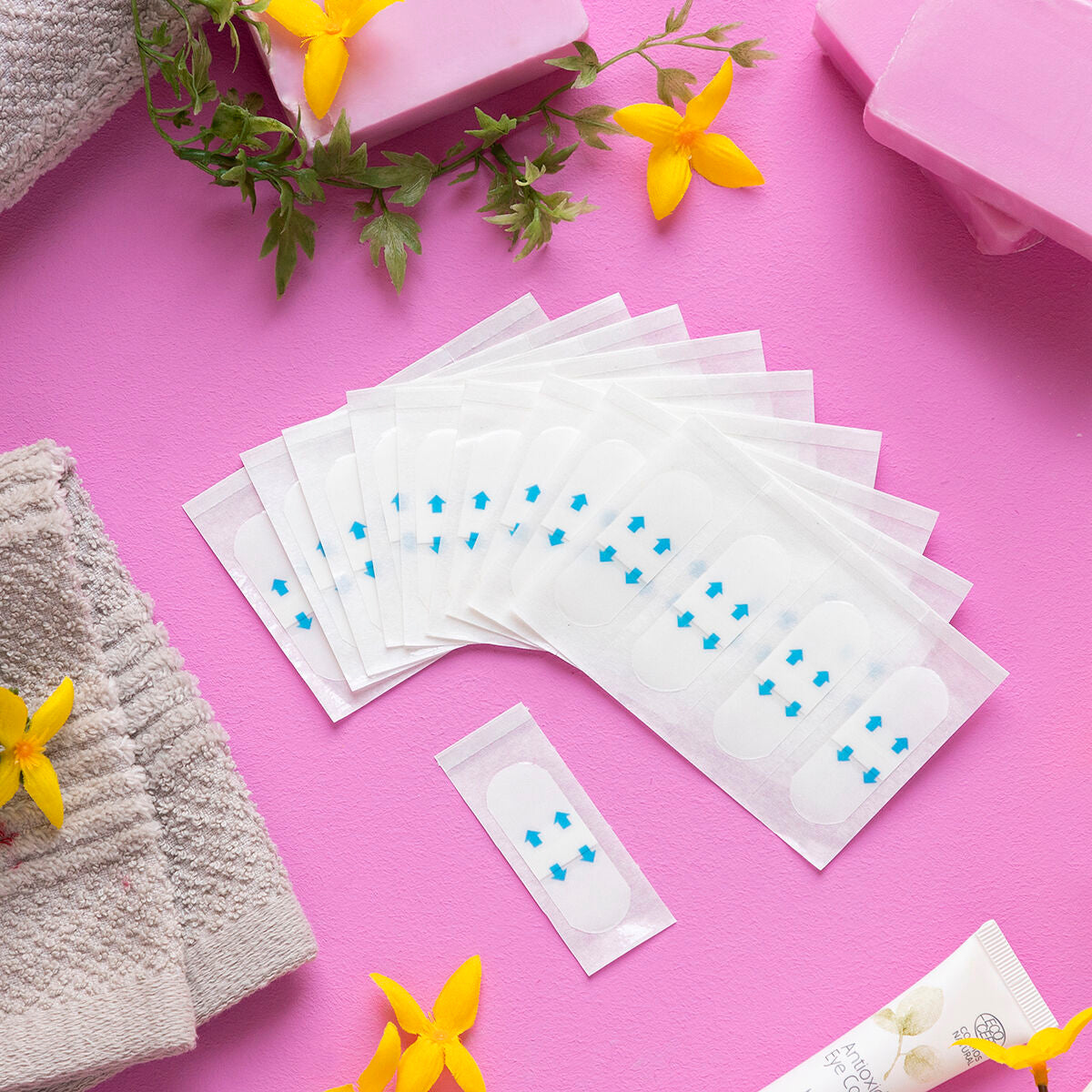 Invisible Adhesive Face Lifting Patches Liftrik InnovaGoods 40 Units product packaging